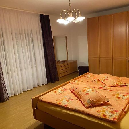 פירמאסנס Ferienwohnung Mit Garten מראה חיצוני תמונה