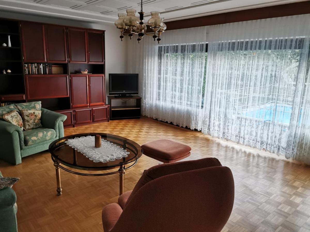 פירמאסנס Ferienwohnung Mit Garten מראה חיצוני תמונה