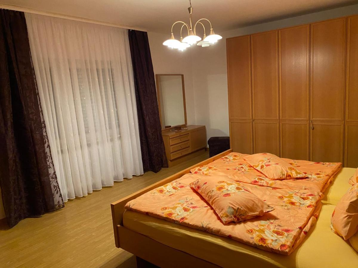 פירמאסנס Ferienwohnung Mit Garten מראה חיצוני תמונה